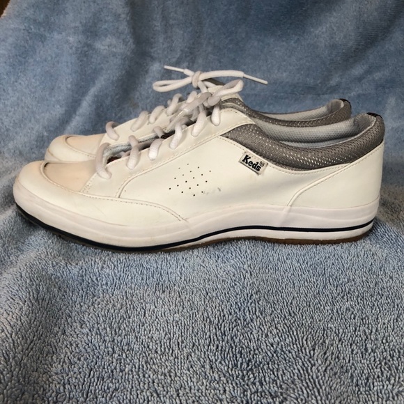 Ladies’ leather tennis shoes/sneakers